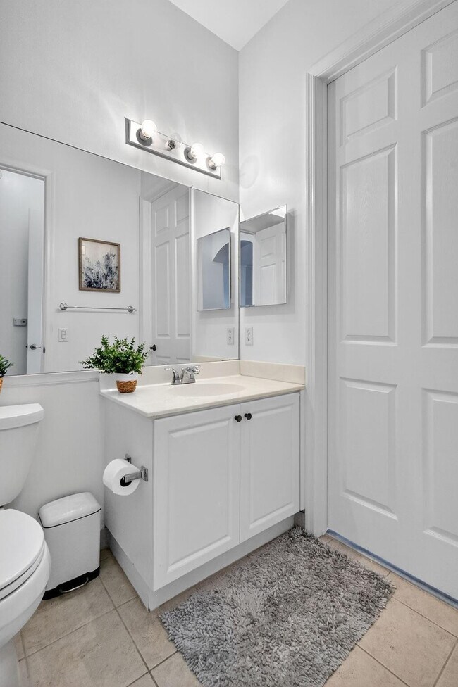 Building Photo - 4700 SW 160th Ave