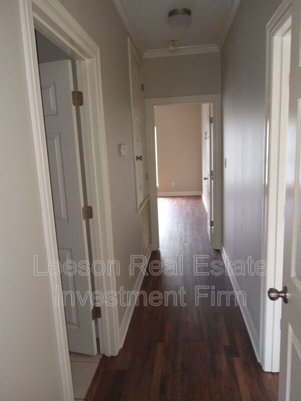 Building Photo - 5721 S Lakeshore Dr