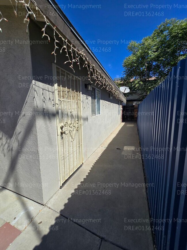 Building Photo - 1142 8th Pl