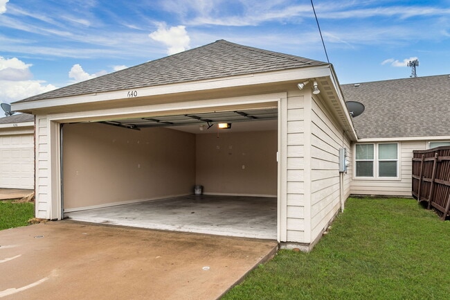 Building Photo - 640 W Marshall Dr
