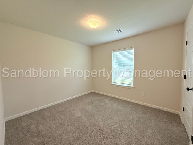 Building Photo - For Lease | East Tulsa - BA Schools | $194...