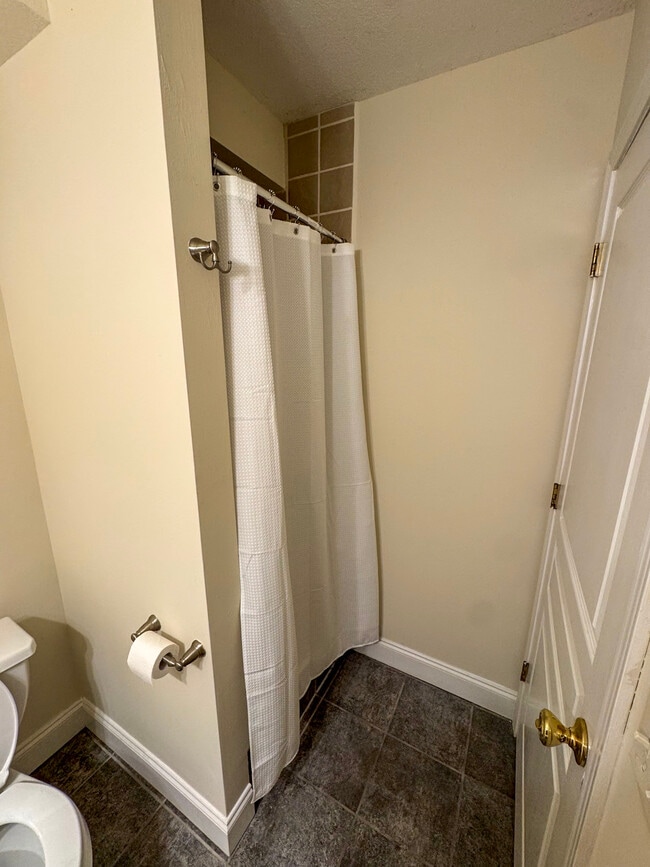 Building Photo - 74 Lockes Way