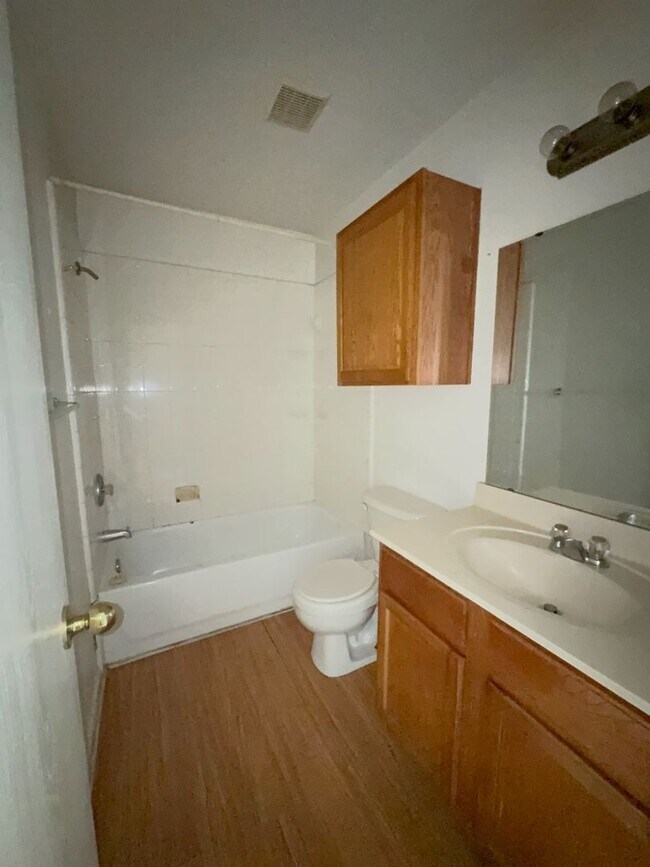 Building Photo - 3601 Malibu Ln