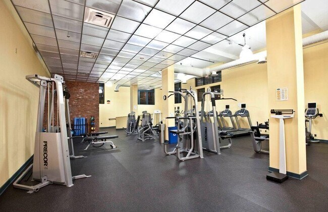 Building Photo - 227 Christopher Columbus Dr