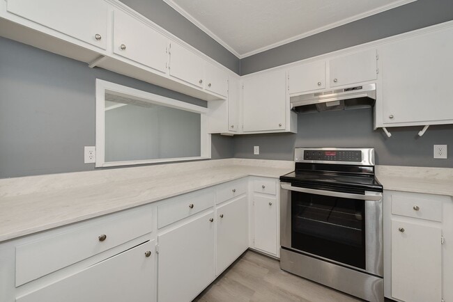 Building Photo - 3 Bed, 1.5 Bath Townhome in Bryan for August Move In!