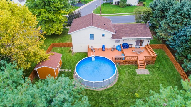 Building Photo - Pet Friendly Single-Family Home with Fence...