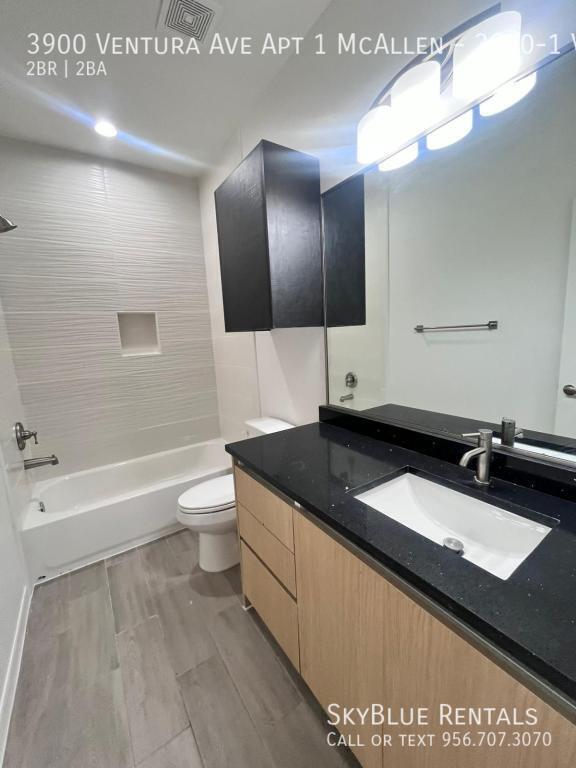 Building Photo - 3900 Ventura Ave