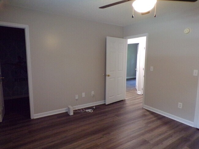 Building Photo - 109 Astrid St