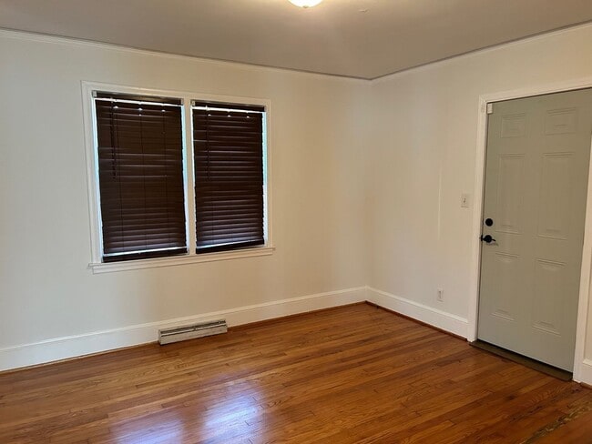 Building Photo - 320 E 20th St