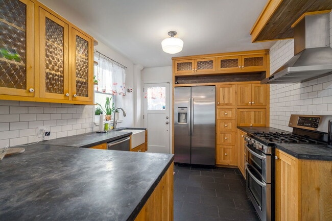 Building Photo - 829 N Taylor St