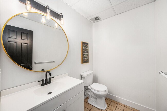 Building Photo - Renovated Lakefront 5 Bedroom Home with 2 Garages!