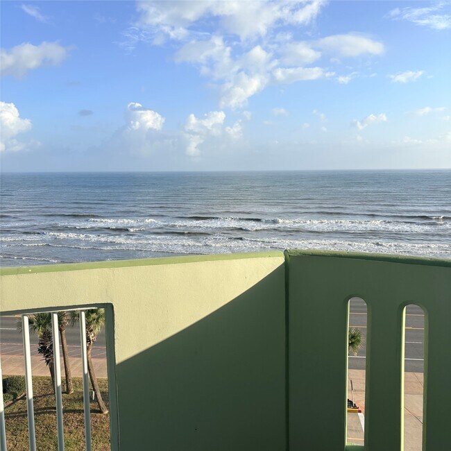 Building Photo - 9420 Seawall Blvd