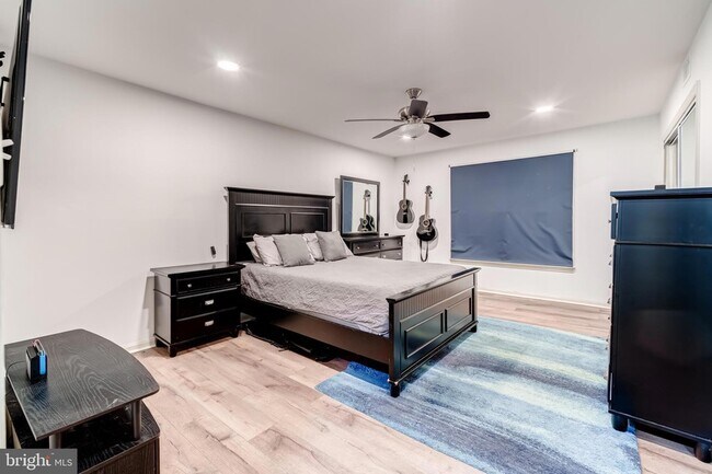 Building Photo - 6012 Westchester Park Dr