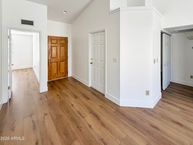 Building Photo - 14607 N Olympic Way