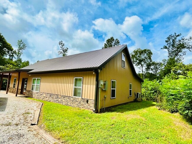 Building Photo - 169 Henley Rd