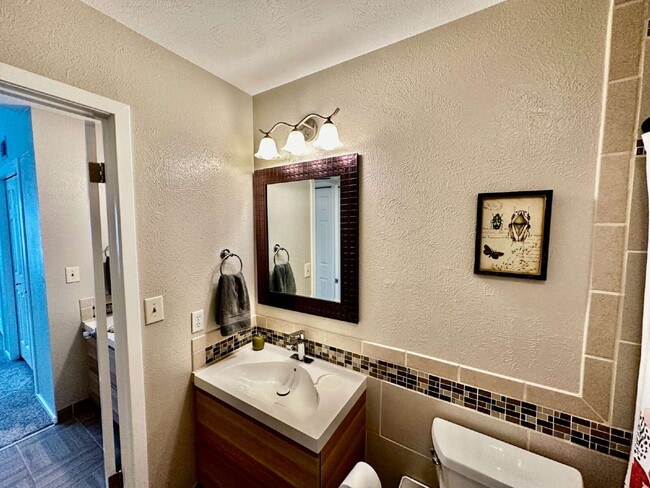 Building Photo - Wonderful 3-Bed Townhome Near Waneka Lake!