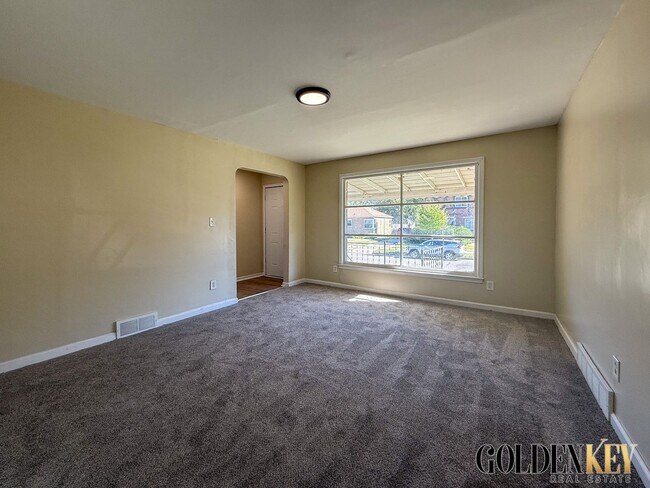 Building Photo - Spacious Newly Remodeled Ranch!