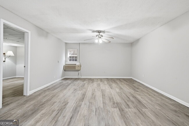 Building Photo - 212 Chandler St