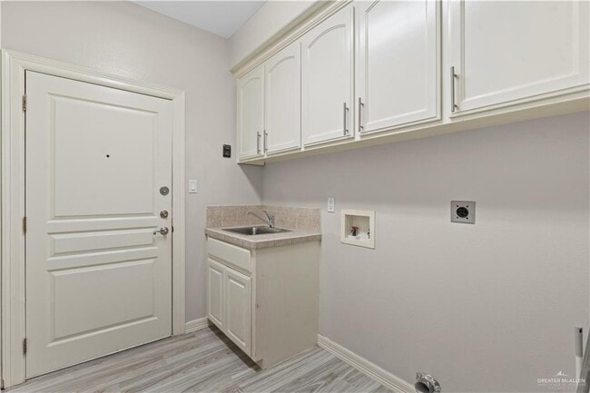Building Photo - 27 Los Lagos Dr