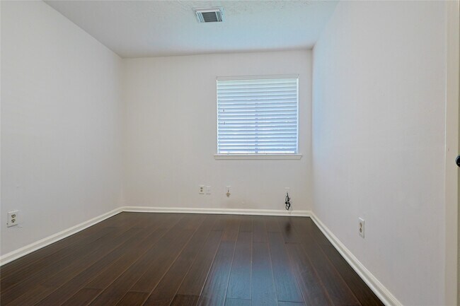 Building Photo - 9910 Kent Towne Ln