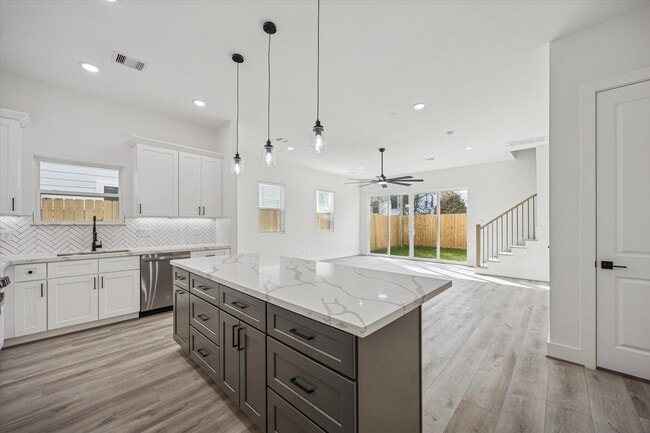 Building Photo - 6644 Lozier St