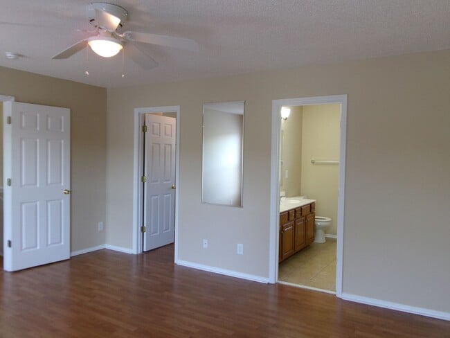 Building Photo - 3 bedroom, 2.5 bath home located in Bellegrove Preserve