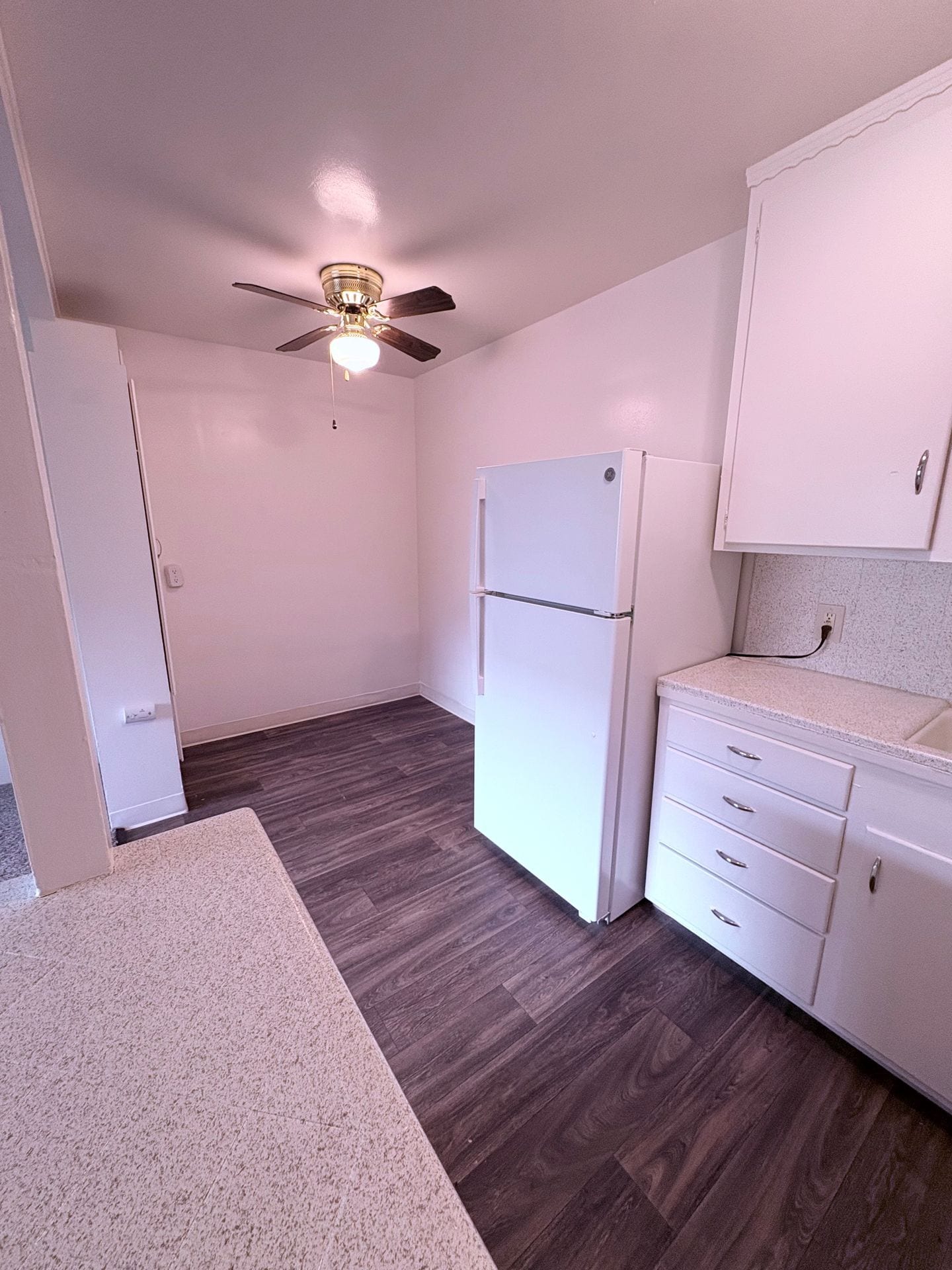 Building Photo - Alpine Apartments