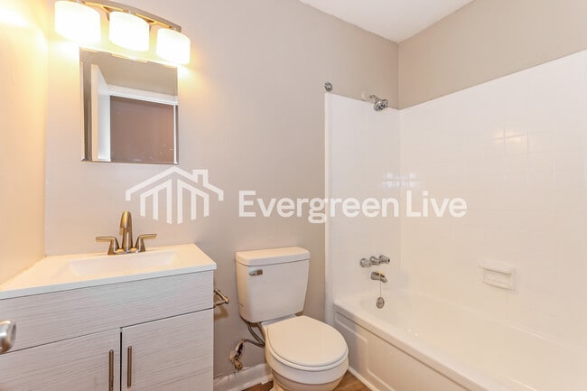 Building Photo - 3609 Massoit Dr