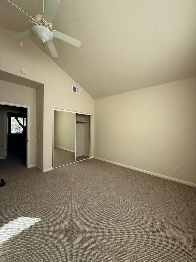 Building Photo - Lovely 3 Bedroom Home near Sutter Hospital in Wikkiup!