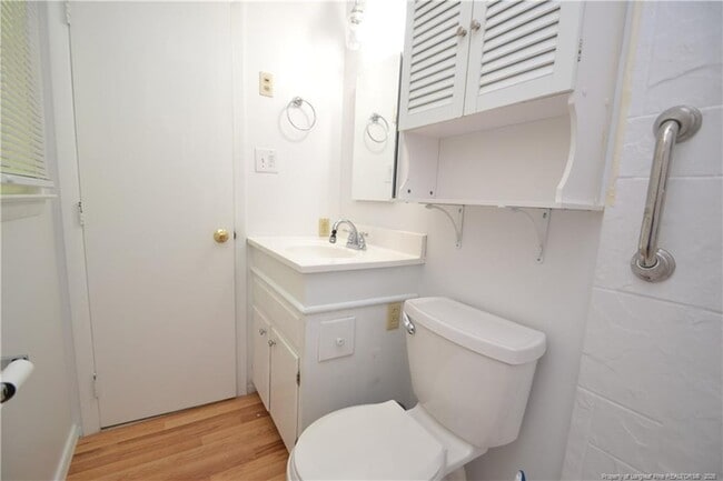 Building Photo - 806 Kingswood Dr