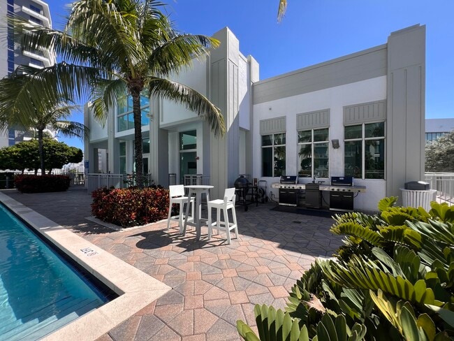 Building Photo - 300 S Australian Ave