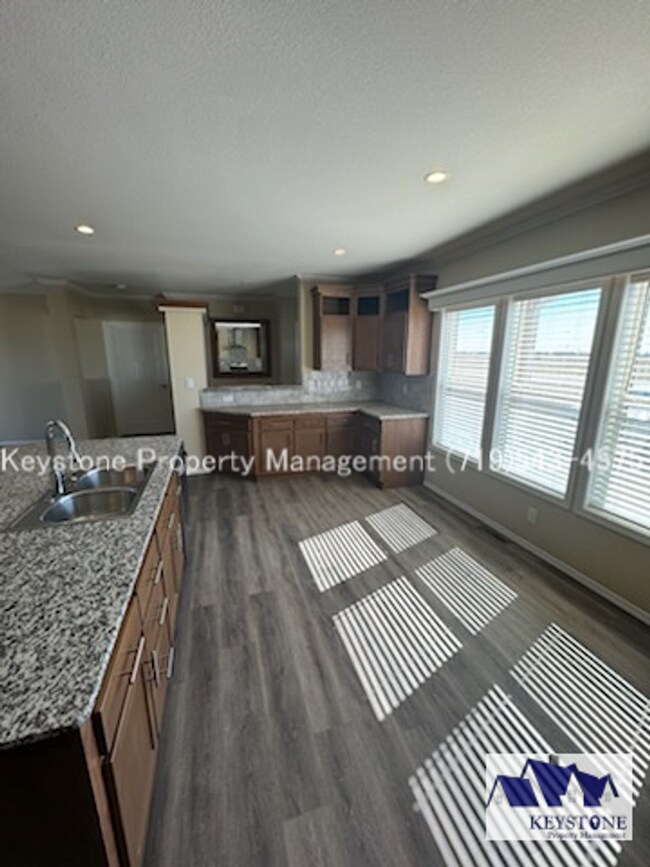 Building Photo - Upscale, Modern 4 Bedroom/2 Bathroom/2 Car...