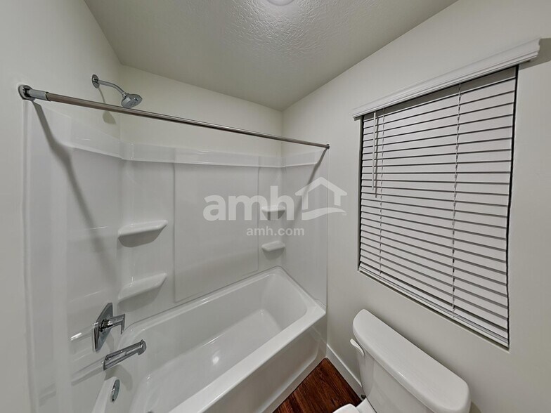 Building Photo - 8937 Wilroy Rd