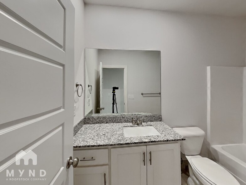 Building Photo - 1021 Pebble Pass