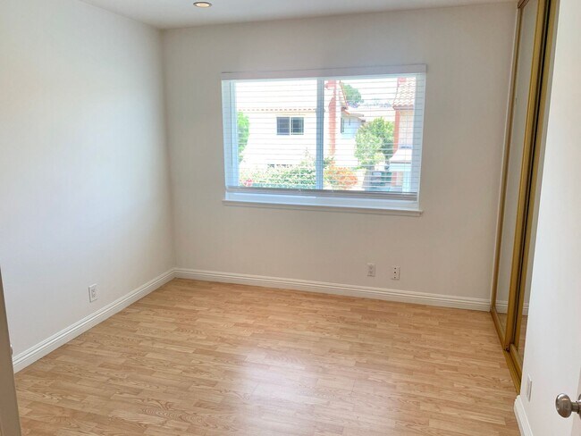 Building Photo - 3491 Eboe St