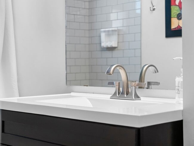 Building Photo - Comfort & Convenience in the Heart of Spokane (Furnished)