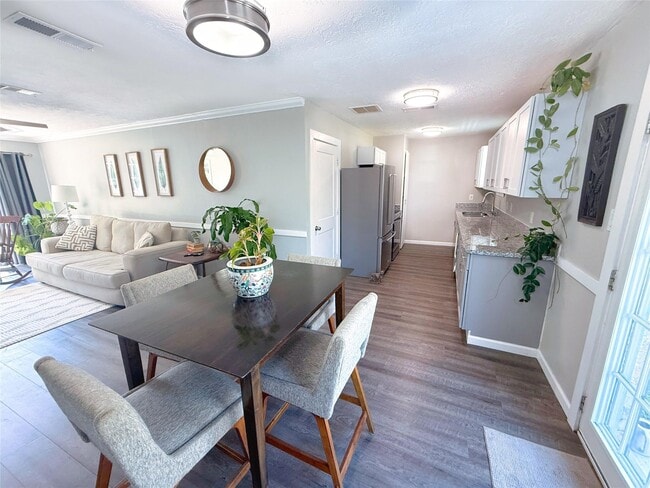 Building Photo - 307 Bellmar Ln