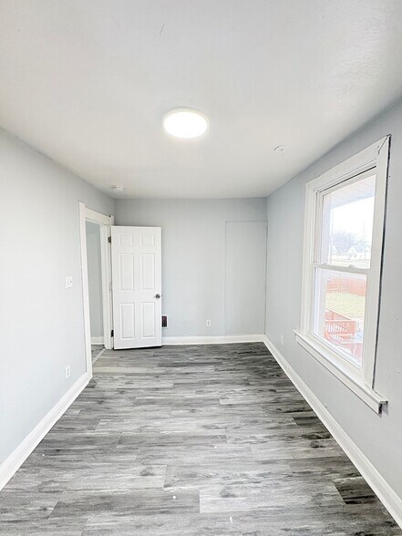 Building Photo - 932 Waverly Ave