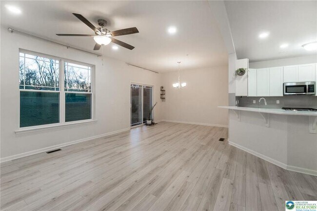 Building Photo - 164 Maureen Ln