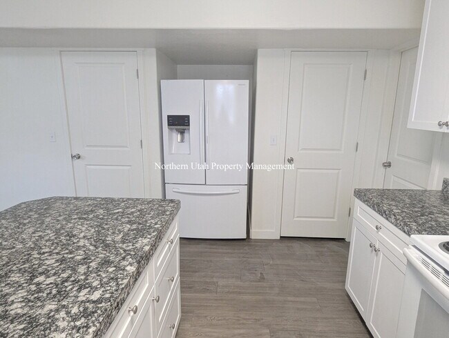 Building Photo - Spacious 3-Bed, 2-Bath Gem in Bountiful