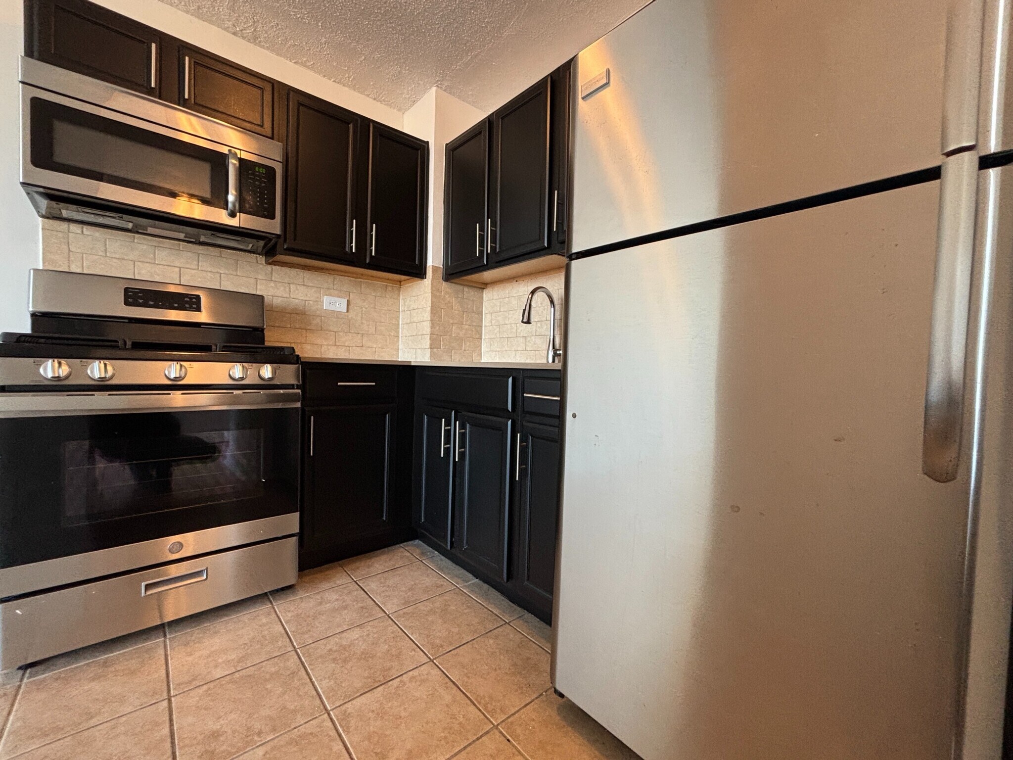 Building Photo - 3333 Broadway