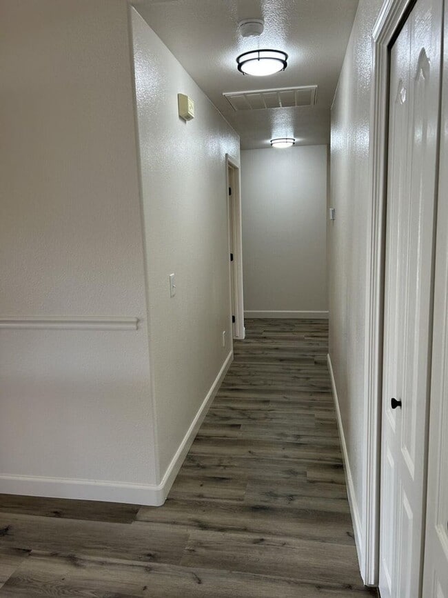 Building Photo - 4724 W Manor Ct