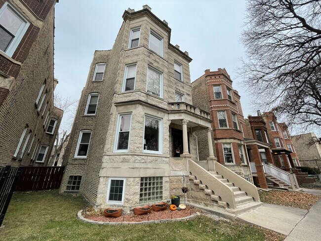 Primary Photo - 2650 N Sawyer Ave