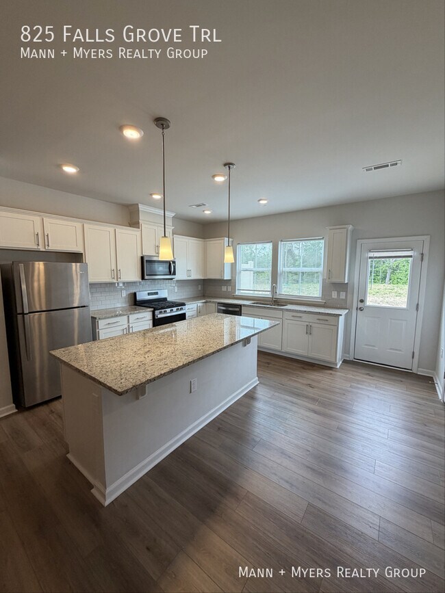 Building Photo - 825 Falls Grove Trl