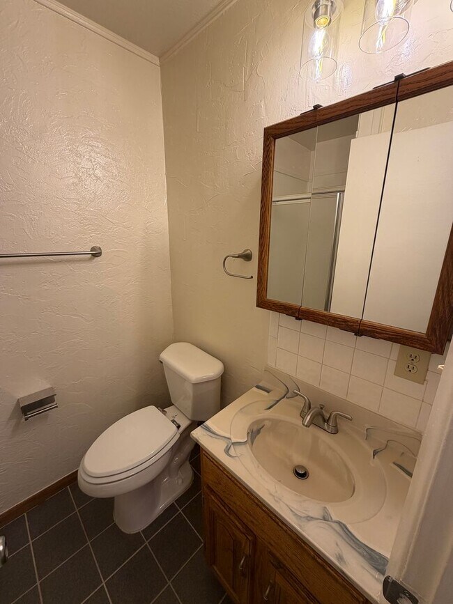 Building Photo - 5003 Hall Ave
