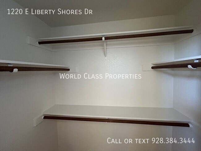 Building Photo - 1220 E Liberty Shores Dr