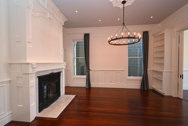 Building Photo - January Special!  Elegant 4 br/2 ba Victor...