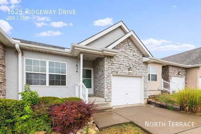 Building Photo - ? Gorgeous 2-Bedroom Townhome with a Huge ...