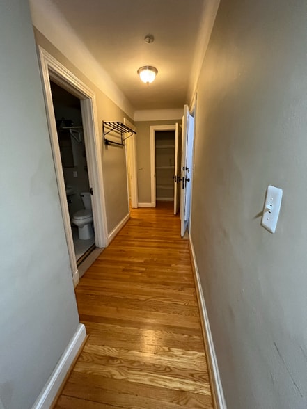 Building Photo - 15 E Kirby St