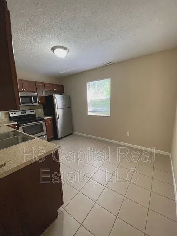 Building Photo - 112 Sunnyside St